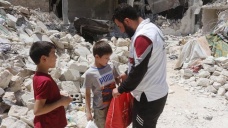 Halep'e yardımlar ulaşmaya başladı