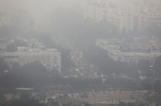 Hindistan’da tehlikeli seviyeye yükselen hava kirliliği eğitime ara verdirdi