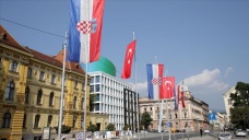 Hırvatistan sokakları Cumhurbaşkanı Erdoğan'ın ziyareti öncesi Türk bayraklarıyla donatıldı