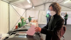 Hollanda Kovid-19 salgını sürecinde yerel seçim için sandık başında