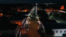 İda Kasırgası'nın vurduğu New Orleans'ta elektrik kesintileri nedeniyle halk tahliye edili