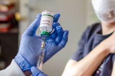İngiltere’de hükümete 12-15 yaş arasındaki çocuklara tek doz aşı önerisi