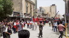 İran'da Abadan şehrinde iş merkezinin çökmesiyle başlayan gösterilere sert müdahale