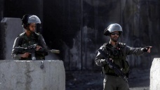 İsrail askerlerinin korumasında işgal
