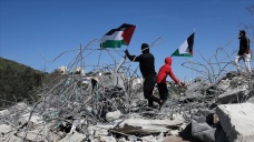 İsrail, Filistinli bir aileye 4 evini kendi elleriyle yıktırdı