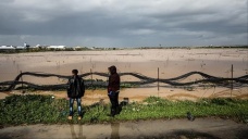İsrail Gazze'nin doğusundaki tarım arazilerini bir ayda ikinci kez sular altında bıraktı