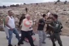 İsrail güçleri, Batı Şeria'da yaralıyı taşıyan sivillere saldırdı