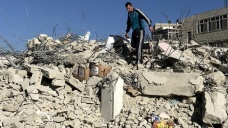 İsrail'in baskıları iki evini yıktırdı
