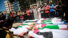 İsrail'in Gazze saldırısında hayatını kaybeden kadın ve çocuklar toprağa verildi