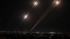 İsrail'in Gazze'ye saldırıları sürerken Hamas'ın attığı roketler nedeniyle 2 İsrailli