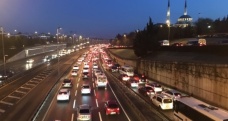 İstanbul'da 56 saatlik kısıtlama sonrası 15 Temmuz Şehitler Köprüsü'nde trafik yoğunluğu