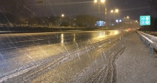 İstanbul’da gece saatlerinde kar yağışı etkili oluyor