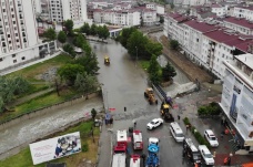 İstanbul’u selle boğuşurken, Ekrem İmamoğlu'nun yine tatilde olduğu iddia edildi