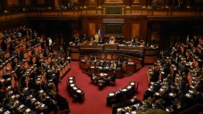 İtalya'da Başbakan Conte ve hükümeti, Senato'daki kritik güven oylamasını az farkla kazand