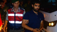 İzmir'de tutuklanan 21 darbeci asker Ankara'ya nakledildi
