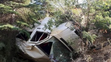 Kahramanmaraş'ta minibüs uçuruma düştü: 1 ölü, 13 yaralı