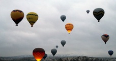 Kapadokya’da gökyüzü balonlarla buluştu