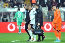 Karaveli değişiklikten vazgeçti, Beşiktaş golü yedi!