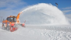 Karayolları ekiplerince karla mücadele çalışmaları aralıksız sürdürülüyor