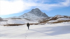 Karla kaplanan Tekelti Dağı'nda kartpostallık görüntüler oluştu