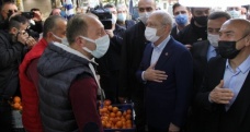 Kılıçdaroğlu, İzmir’deki selde zarar gören esnafı ziyaret etti