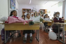 Kırgızistan’da okullarda maske takma zorunluluğu kaldırıldı