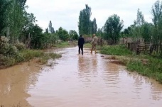 Kırgızistan'ı sel vurdu: Onlarca evi su bastı