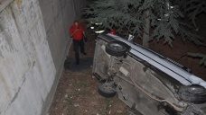 Kırıkkale'de otomobil okulun bahçesine düştü