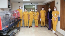 Kovid-19 yoğun bakım nöbetindeki sağlık çalışanları vatandaşların yeni yılı kutladı