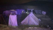 Malatya'da sağanak nedeniyle tarım işçilerinin çadırlarını su bastı