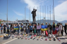 Marmaris’te yaşayan Ukraynalılar savaşta ölen çocuklar için toplandı