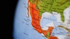 Meksika'da düzensiz göçmenleri taşıyan tırın devrilmesi sonucu 54 kişi öldü