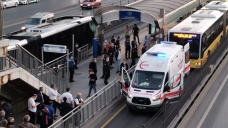 Metrobüste yolcuları alıkoyan zanlı gözaltına alındı