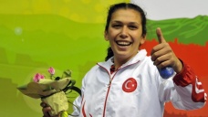 Milli boksör Elif Güneri finale yükseldi