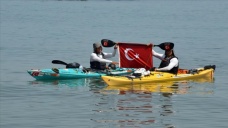'Milli Mücadele Yolu'nu kanoyla geçen sporcular Sakarya'da mola verdi