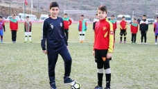Minik futbolcular şehit Fethi Sekin için sahada