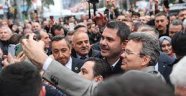 Murat Kurum'a esnaf ziyaretinde gergin anlar! Belediye başkanının önüne dansöz kıyafeti fırlatıldı