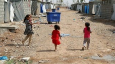 Musul'da yaklaşık 10 bin çocuk yerinden edildi