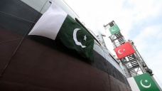 Pakistan için üretilen askeri gemi suya indirildi