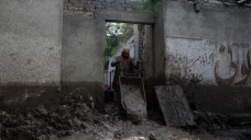 Pakistan'da halk sel felaketinin izlerini silmeye çalışıyor