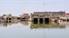 Pakistan'ın Sindh eyaletinde okulların yüzde 40'ı sel sonucu yıkıldı