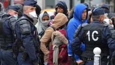 'Paris'teki sığınmacılara sistematik taciz uygulanıyor'