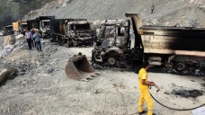 PKK'lı teröristler iş makinesi ve araç yaktı