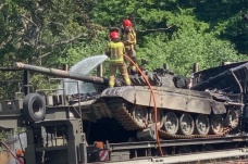 Polonya'da otobandaki kazada 2 tank küle döndü