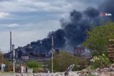 Rus ordusu Azovstal fabrikasını vurmaya devam ediyor