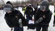 Rusya'da binlerce kişi muhalif Navalnıy'ın tutuklanmasını protesto etti