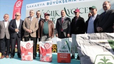 Sakarya'da 1000 çiftçiye 10 bin 640 kilogram yağlık ayçiçeği tohumu dağıtıldı