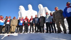 'Sarıkamış şehitleri' anısına yapılan kardan heykeller açıldı
