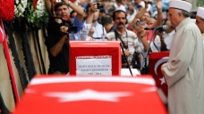 Şehit polis memuru Ahmet Gülbahar oğlu ile yan yana defnedildi