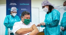 Slovakya’da ilk Covid-19 aşısı vuruldu